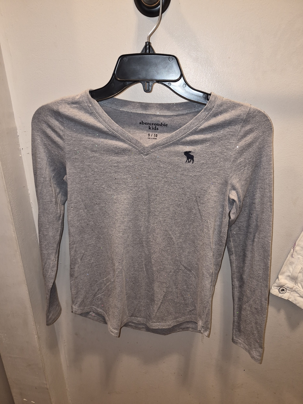 Abercrombie & Fitch Kids Girls' Gray Long-Sleeve V-Neck Top